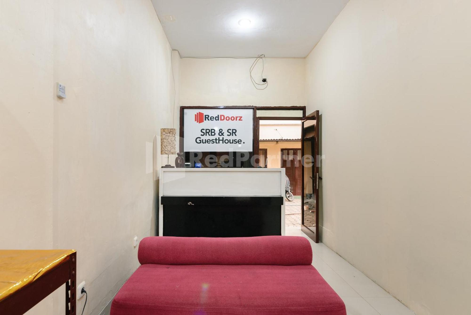 Sr Residence Near Mall Ciputra Cibubur Mitra Reddoorz Бекаси Экстерьер фото