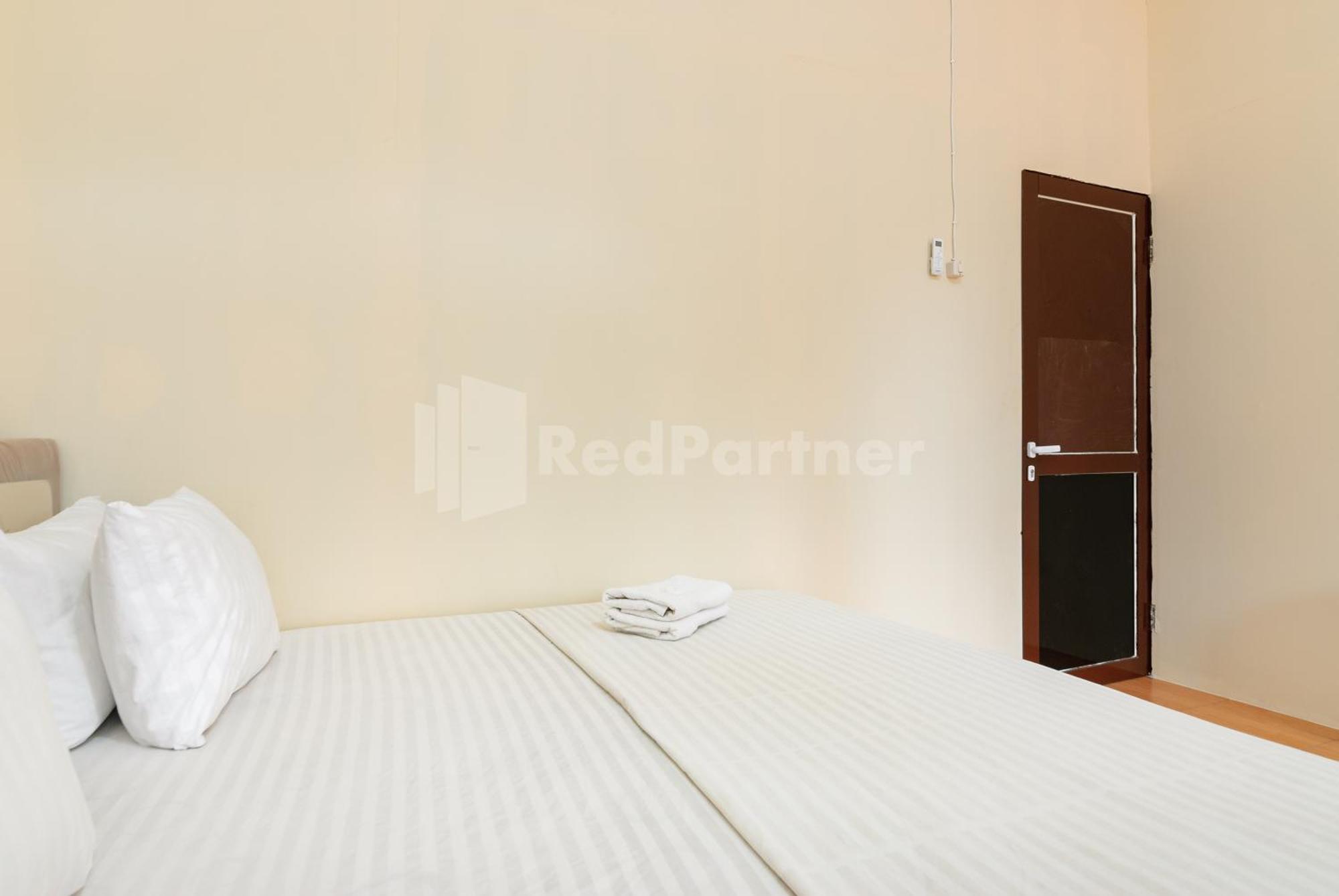 Sr Residence Near Mall Ciputra Cibubur Mitra Reddoorz Бекаси Экстерьер фото
